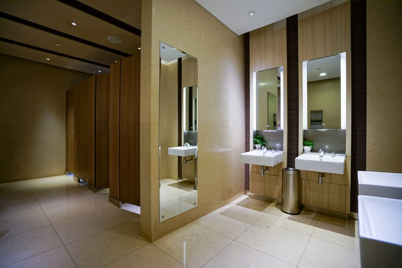 A bathroom with two sinks and mirrors in it