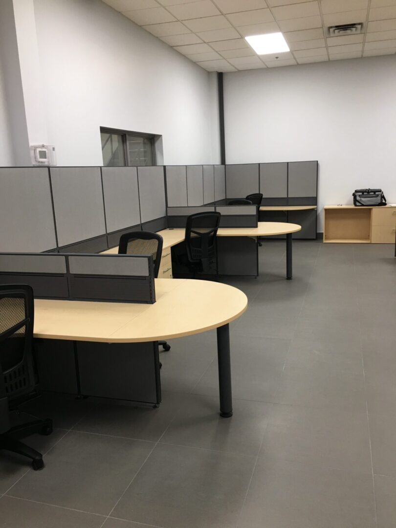A room with many desks and chairs in it