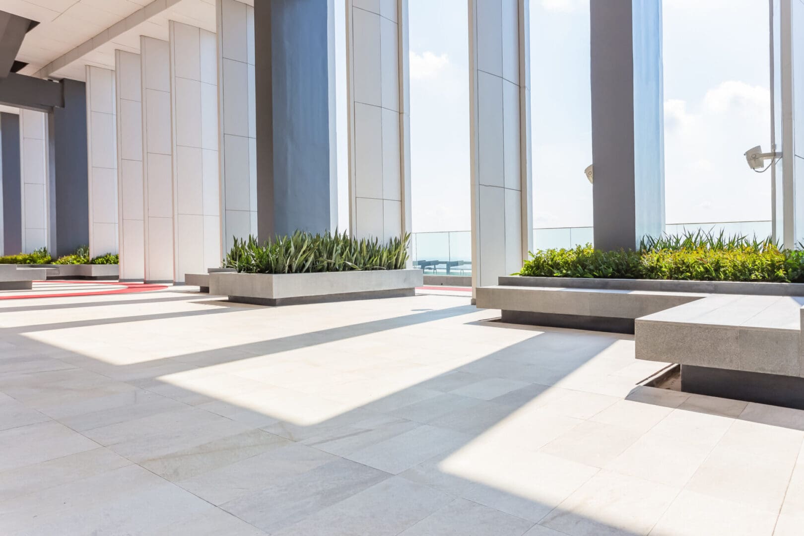 A large white building with some plants in the middle of it