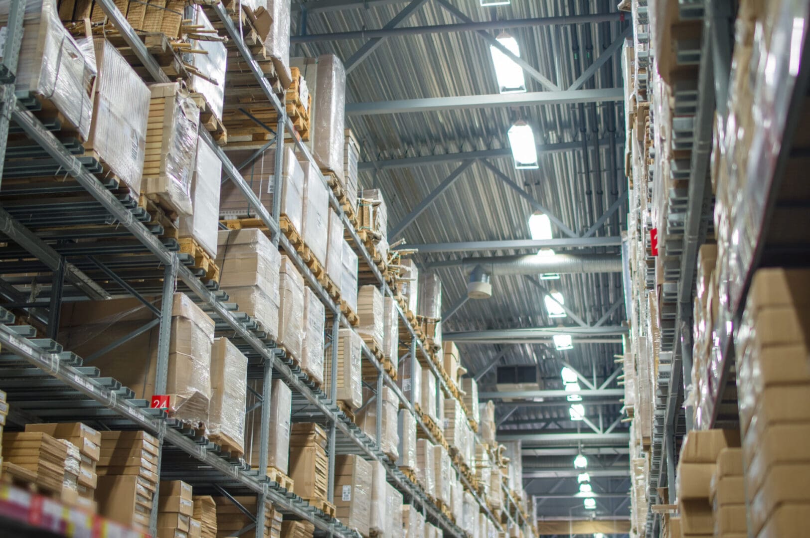 Rows,Of,Shelves,With,Boxes,In,Modern,Warehouse