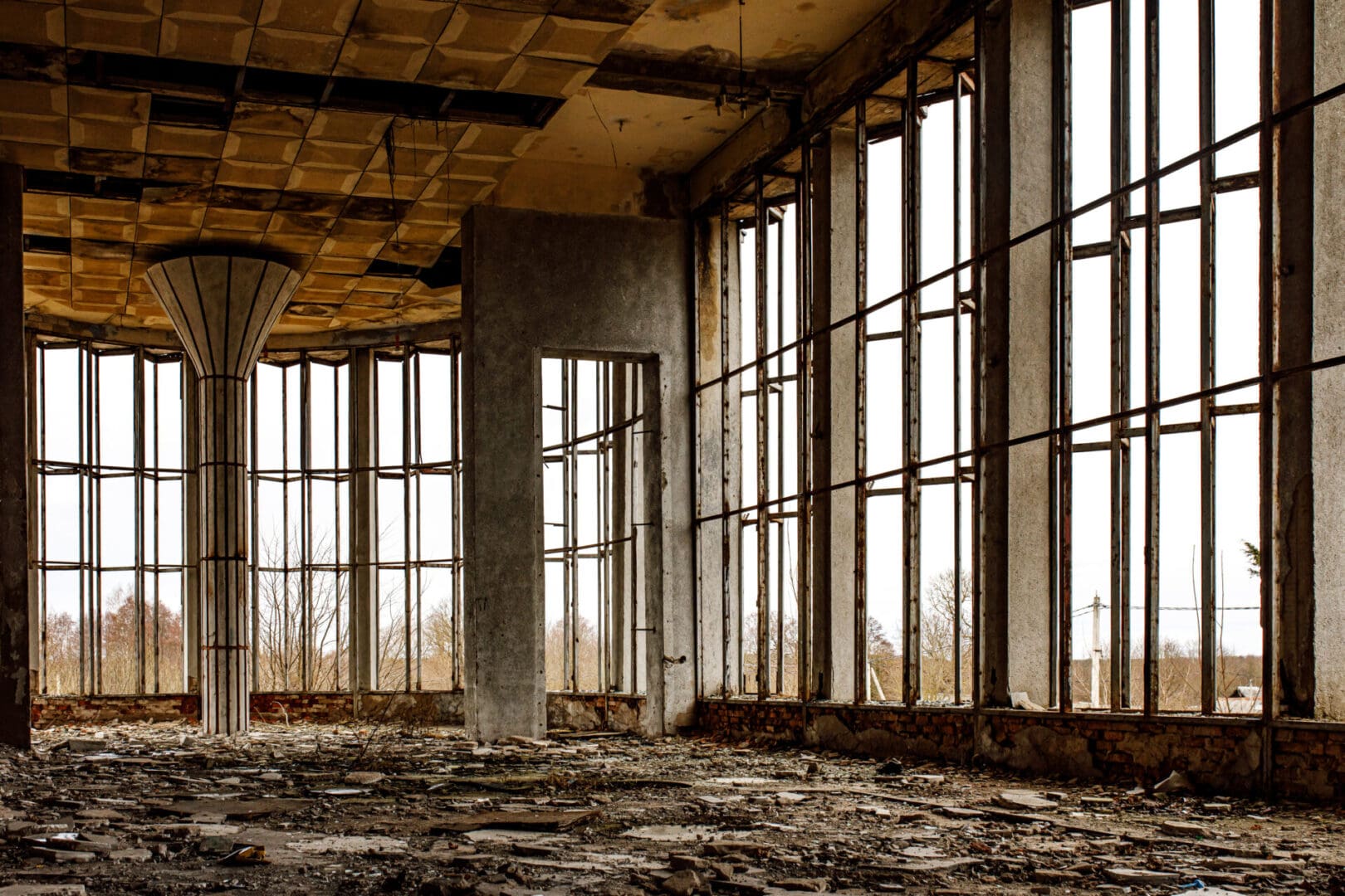 A room with many windows and floors in it