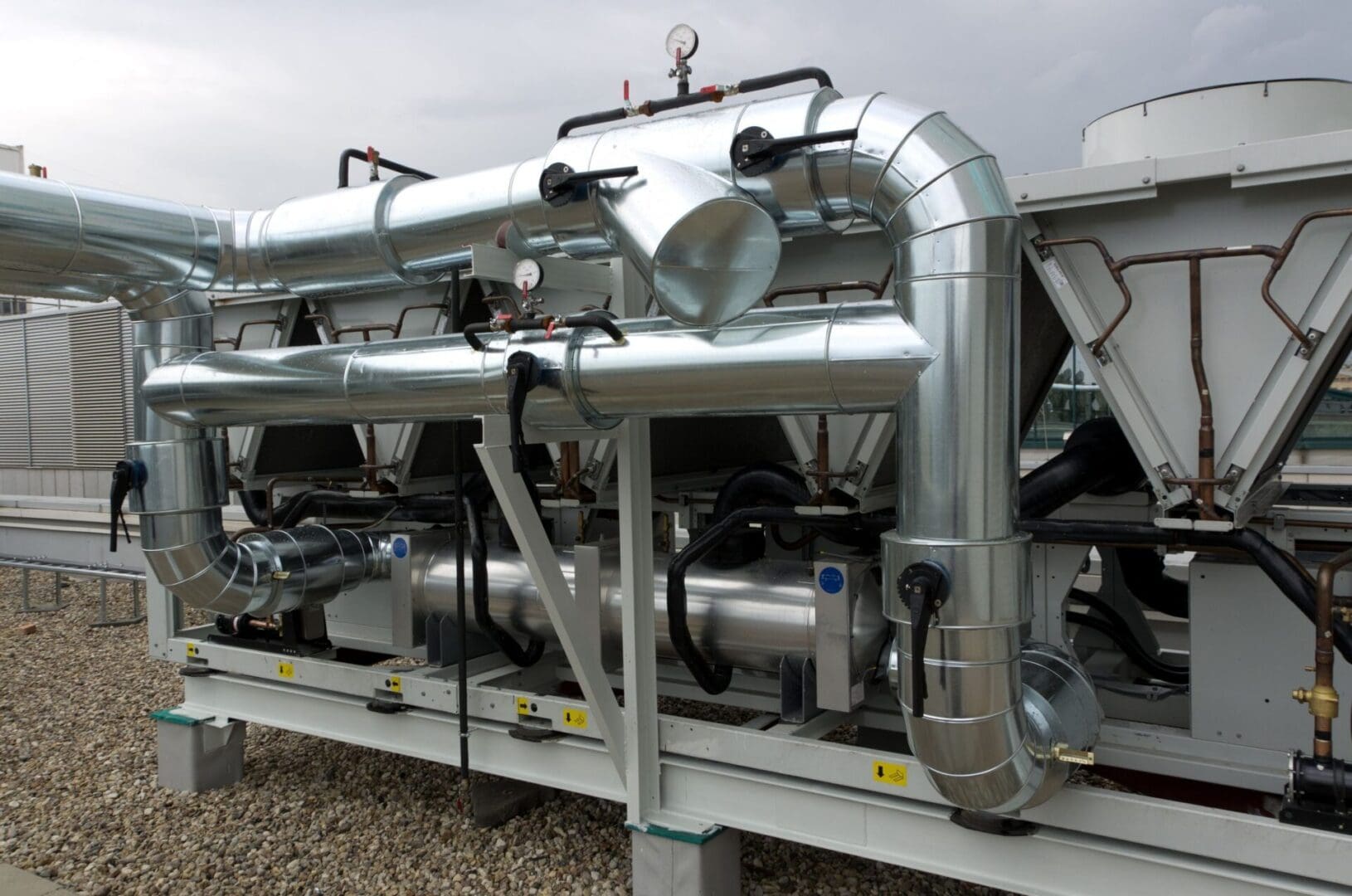 A large metal pipe sitting on top of a platform.