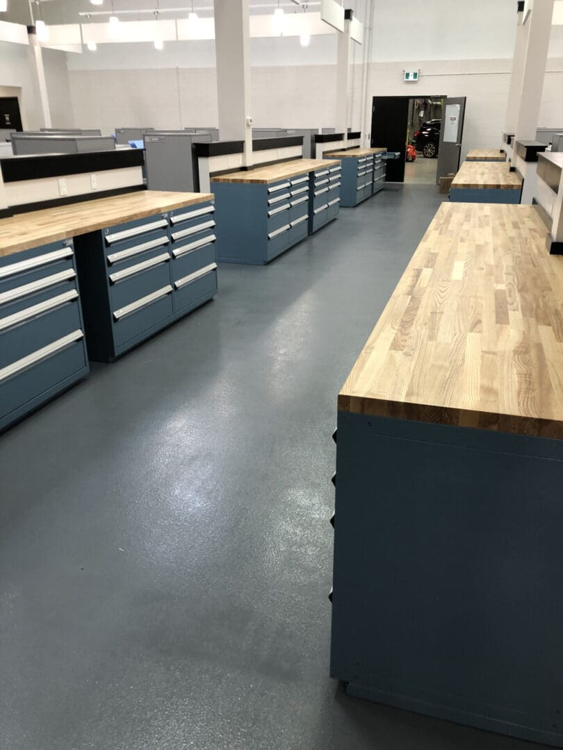 A room filled with lots of cabinets and counters.